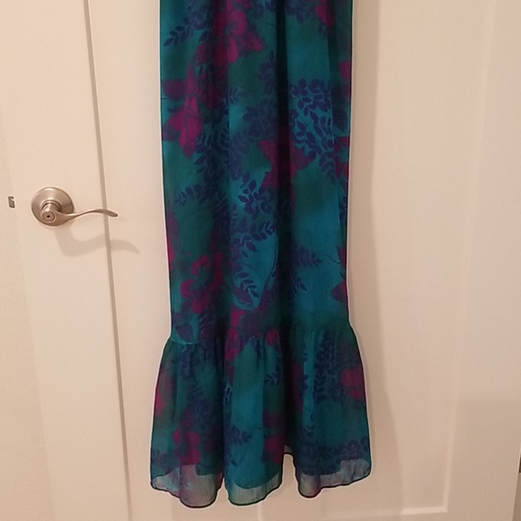 Express Dress - Picture 3 of 5